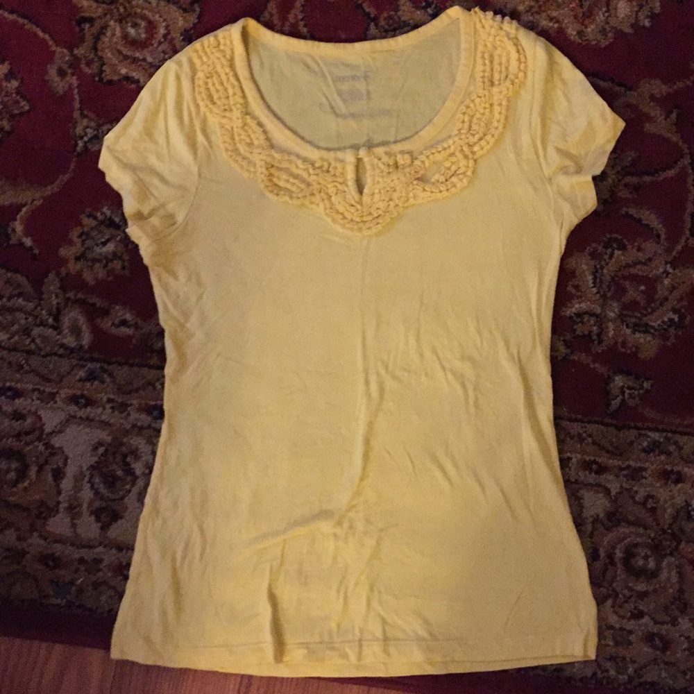 Short sleeved detailed collar light weight